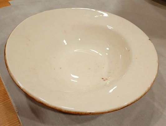 Prato Fundo em Grés com “Alas” Irregulares