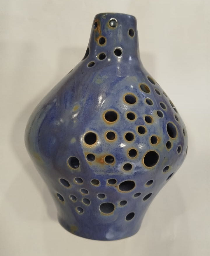 Jarra decorativa furada