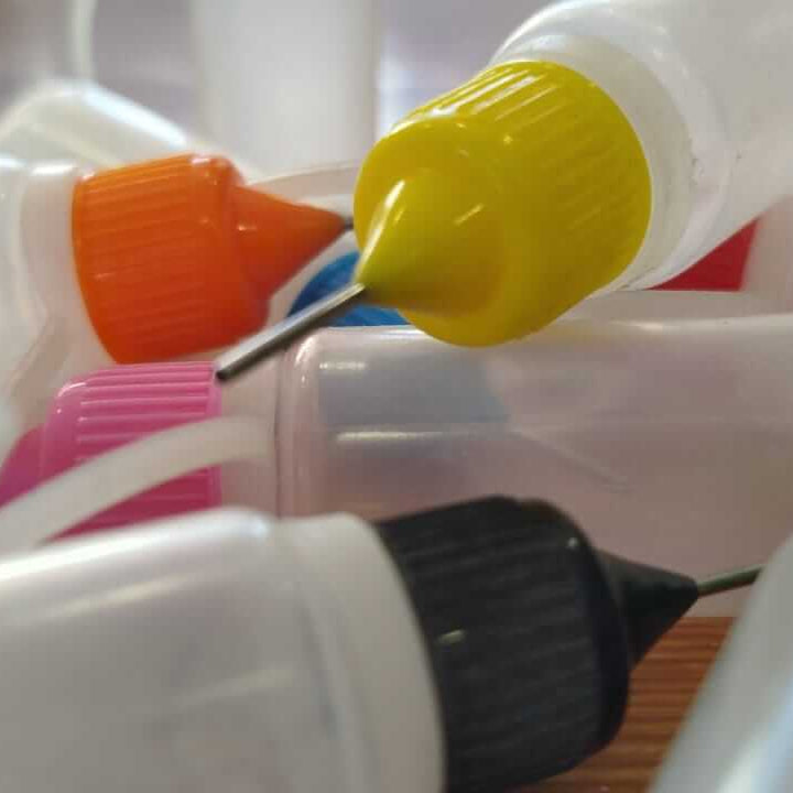 Aplicadores para barbotina coloridos, ferramentas práticas para aplicar barbotina em cerâmica.