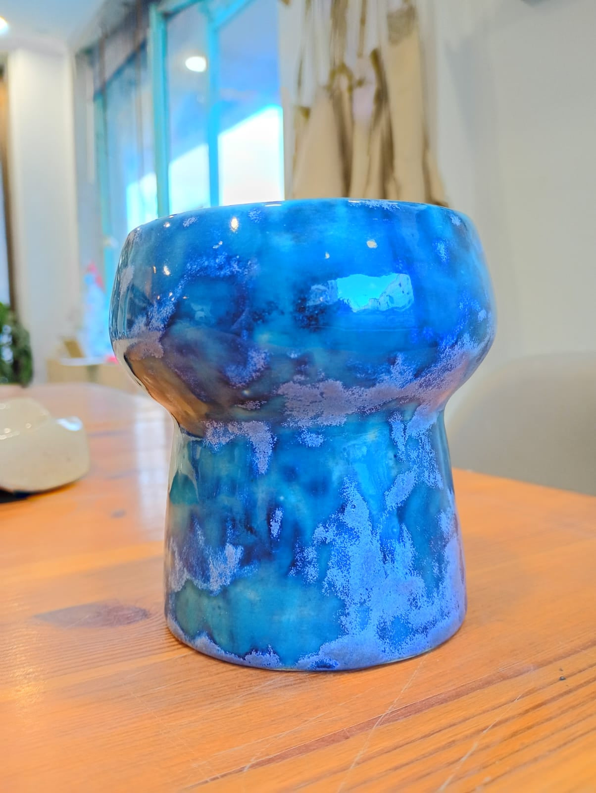 Vaso Decorativo em Cerâmica com Esmaltes Azuis