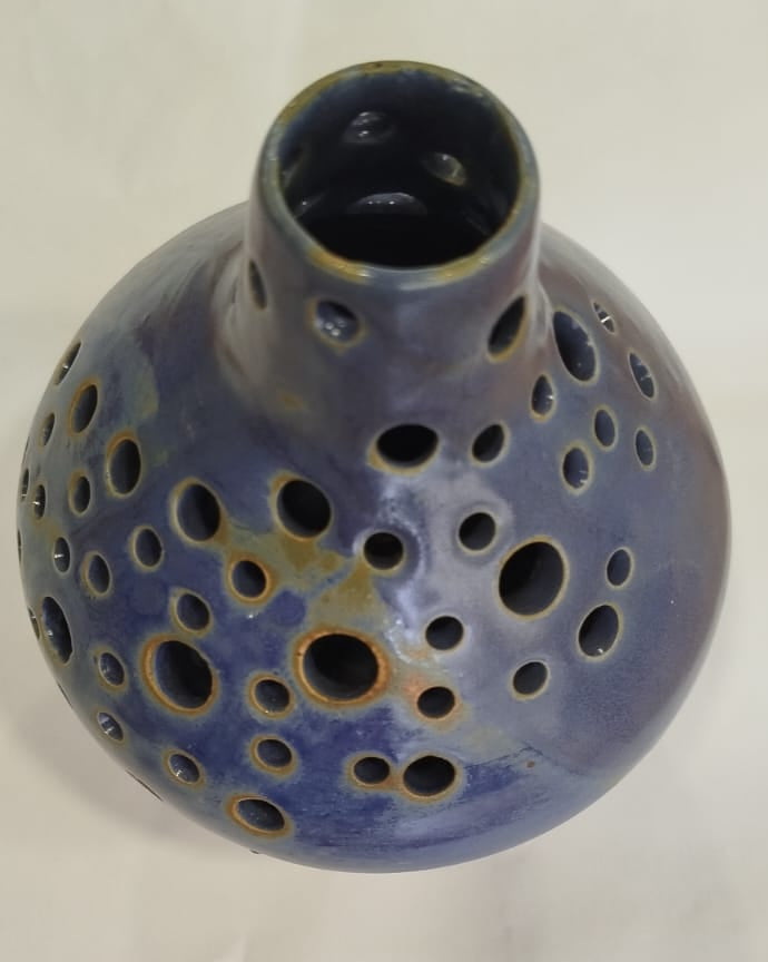 Jarra decorativa furada