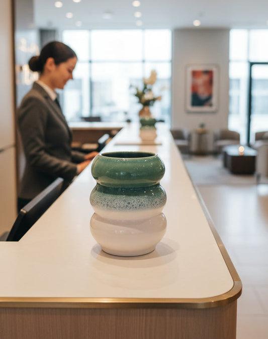 Peça Decorativa em Cerâmica – Turquesa e Branco