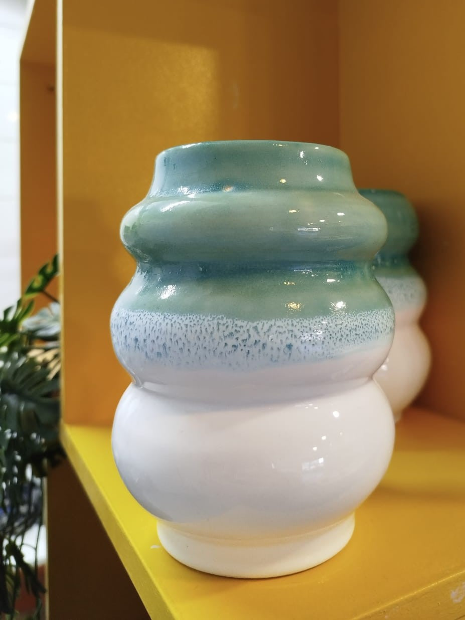 Peça Decorativa em Cerâmica – Turquesa e Branco